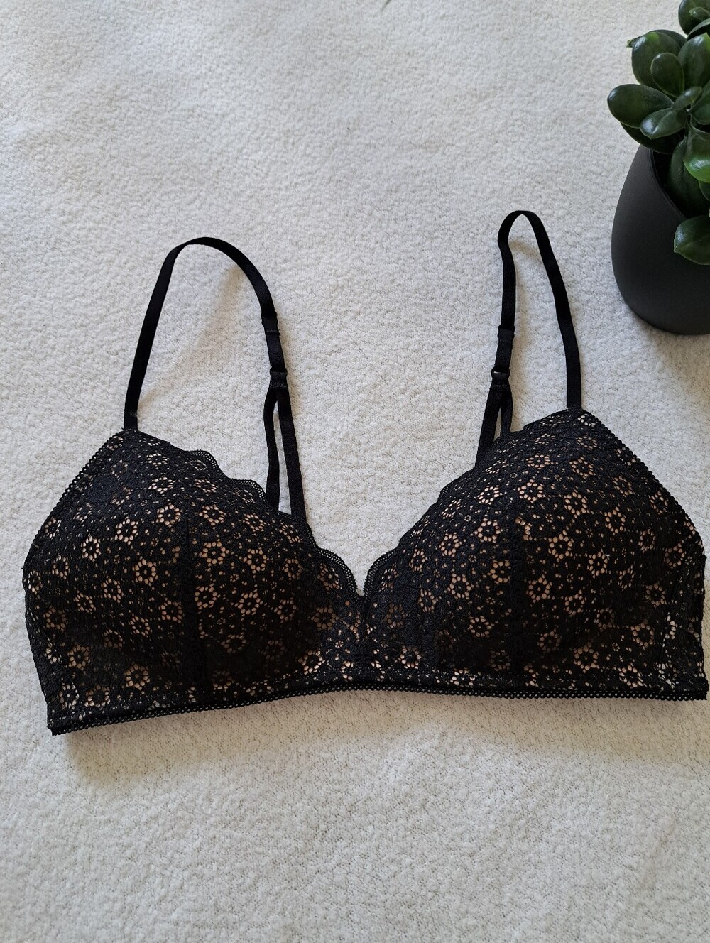 Aerie Lace Bra Womens Size 34C Black Beige  Strappy Wirefree Scalloped Edge